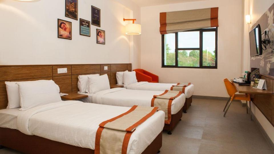 Max Hotels ג'אבלפור מראה חיצוני תמונה