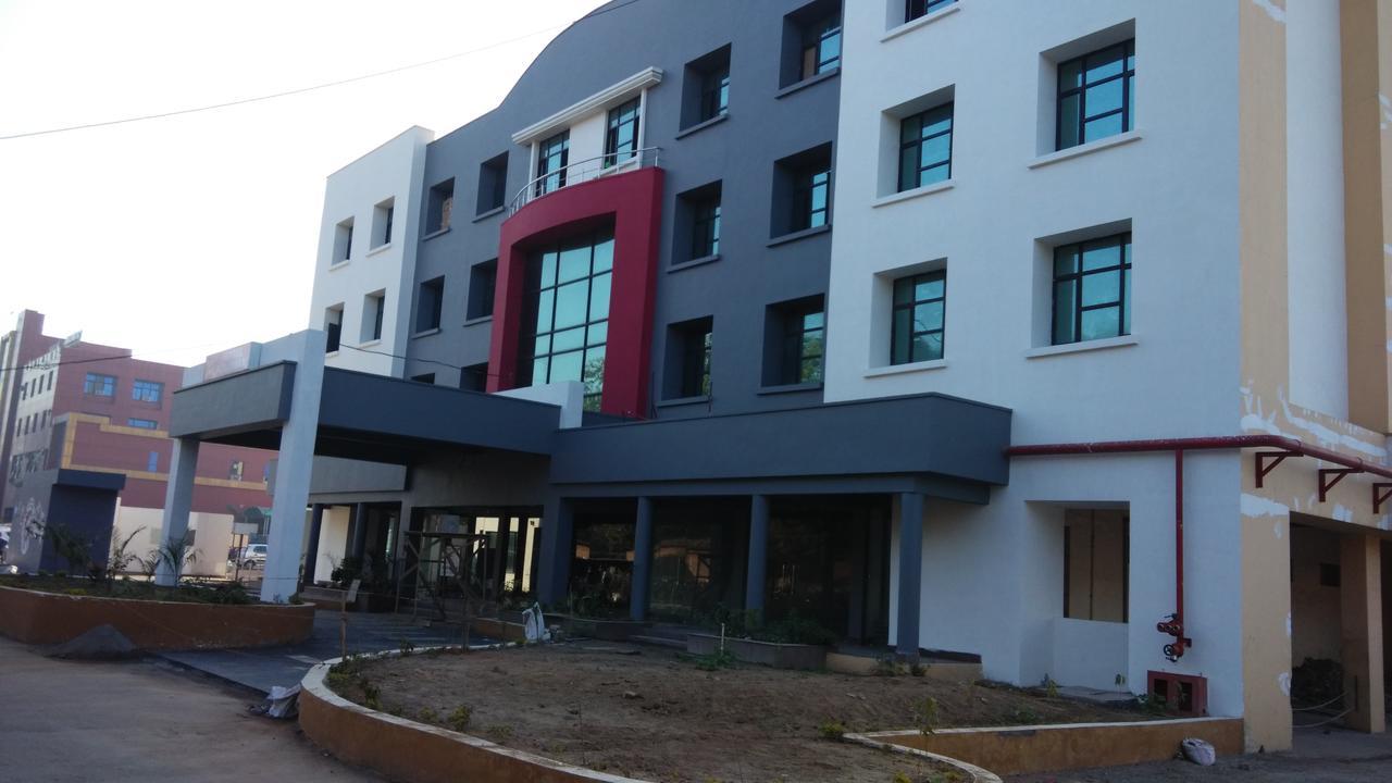 Max Hotels ג'אבלפור מראה חיצוני תמונה